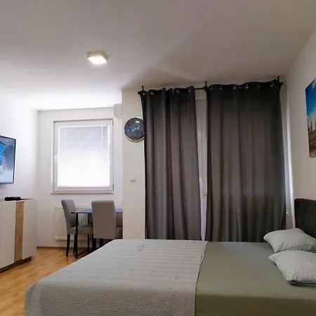 Apartament Lanass *